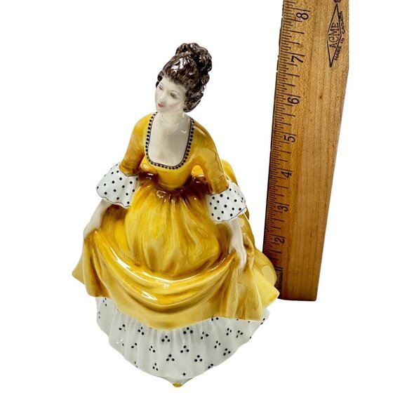 Royal Doulton Porcelain Figure Coralie 1963 Woman Yellow Dress HN2307 - Picture 6 of 8